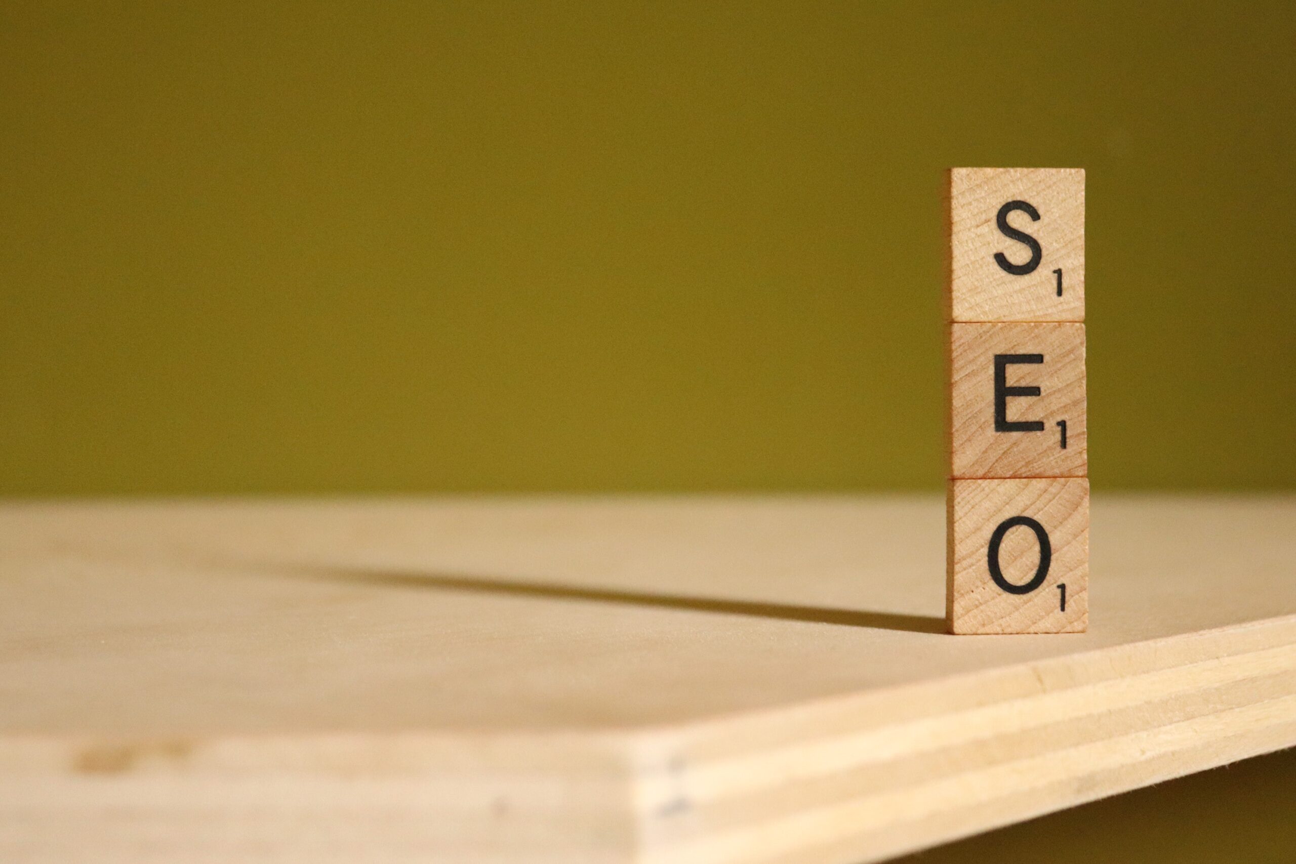 A wooden block with the word seo on it.
